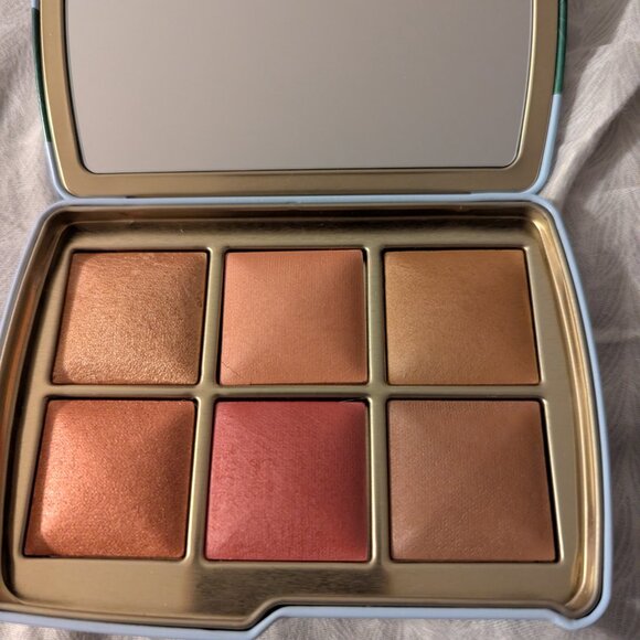 Hourglass Ambient Lighting Edit Unlocked Palette in Lotus Flower - Picture 2 of 4